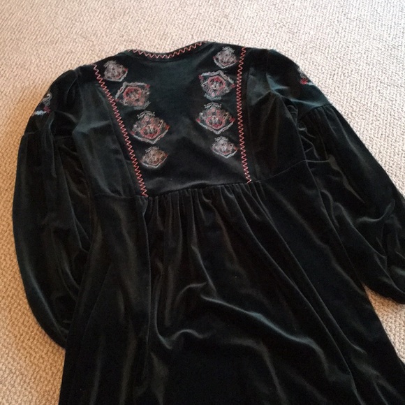 Zara green velvet embroidered dress - Picture 5 of 5